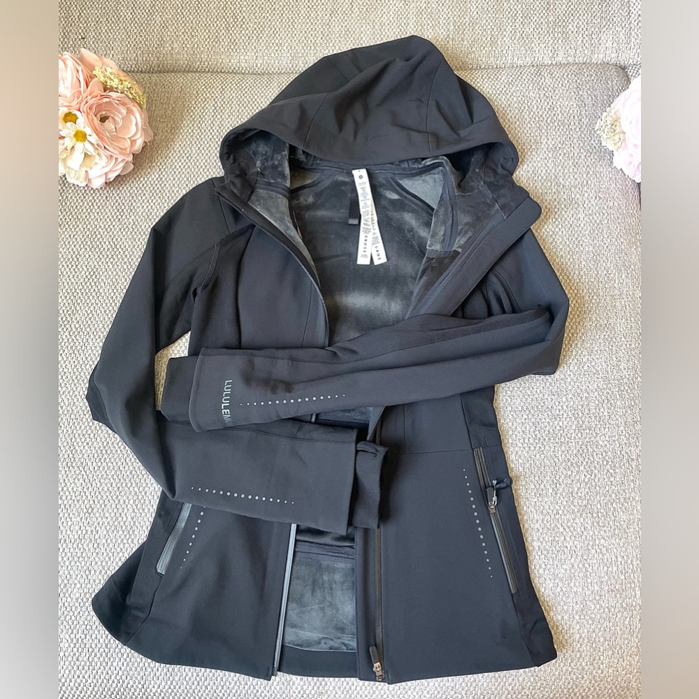 LuLu Lemon Cross Chill Jacket